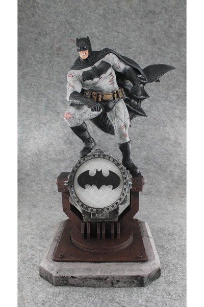 PWUL WORKS Batman Dark Knight On Bat Signal - IŞIKSIZ 35 CM Figür / Diorama