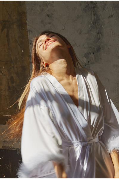 lousa Λευκό μεταξωτό σατέν μανίκια Φτερωτό φόρεμα