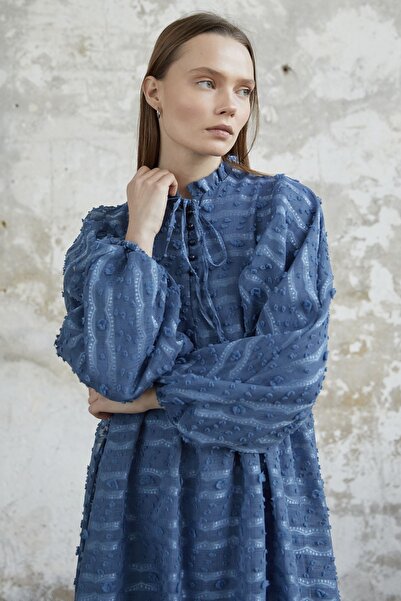 InStyle Šaty s balónovým rukávom s golierom na zaväzovanie – Indigo