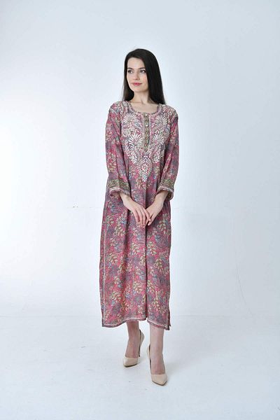 Gezgin tekstil ve aksesuar Ethnic Patterned Stylish Silk Dress (ETHNIC PATTERNED HAND EMBROIDERED STYLISH SILK DRESS)