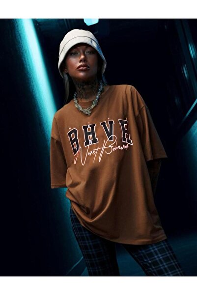 Tarzsokak Γυναικείο μπλουζάκι με λαιμόκοψη σε καφέ στάμπα Bhvr