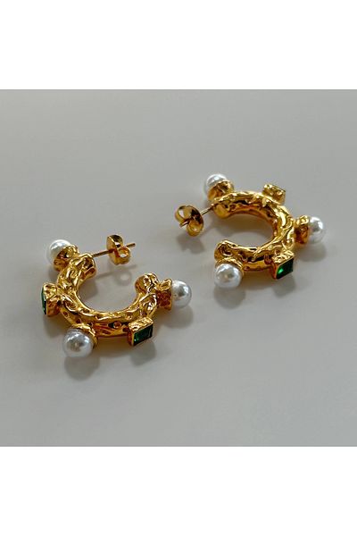neslyaccessories حلق من الفولاذ المقاوم للصدأ مزين باللؤلؤ والحجر الأخضر (2.7 سم)