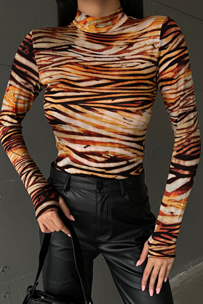 Bipantolon Dámská oranžová kombinéza se vzorem na prstech vodorovnou linií