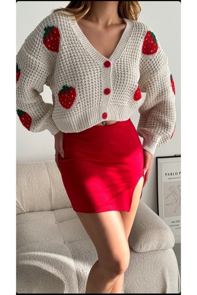 RECEP AYDIN Çilek Detaylı Düğmeli Kalın Triko Hırka