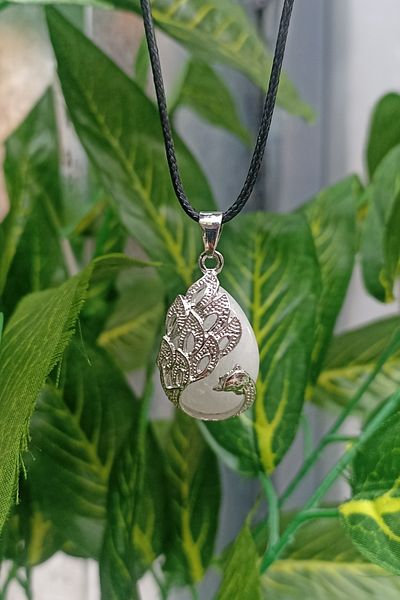 TAUS STONE Crystal Quartz Stone Peacock Model Pendant (with leather rope as a gift)