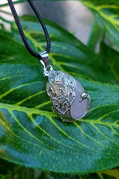 TAUS STONE Pink Quartz Stone Peacock Model Pendant (Leather Rope is Gifted)