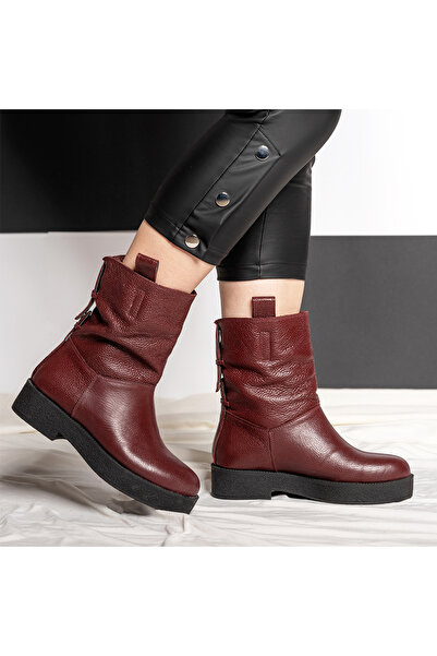 Nemesis Shoes حذاء نسائي طويل من الجلد الطبيعي باللون الأحمر الداكن