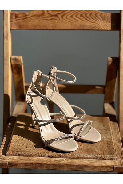 SHOEBOURNE Pantofi de rochie de seara din piele cu trei dungi Stone