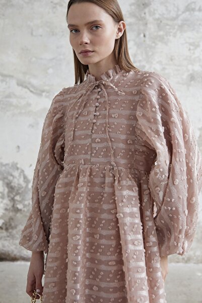 InStyle Šaty s balonovým rukávem se zavazovacím límečkem – sušená růže