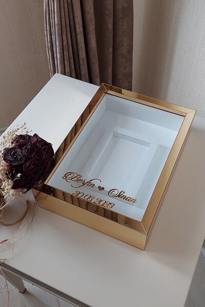 Verda Çerçeve Yeni Model 25x35 Cm Gold Renk Ledsiz Fotoğraf Alanlı Model Tasarım Gül Kutusu Anı Çerçevesi! Isimli