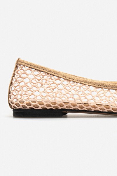 NİŞANTAŞI SHOES Damskie baleriny Zahra w kolorze beżowej siateczki z płaską podeszwą