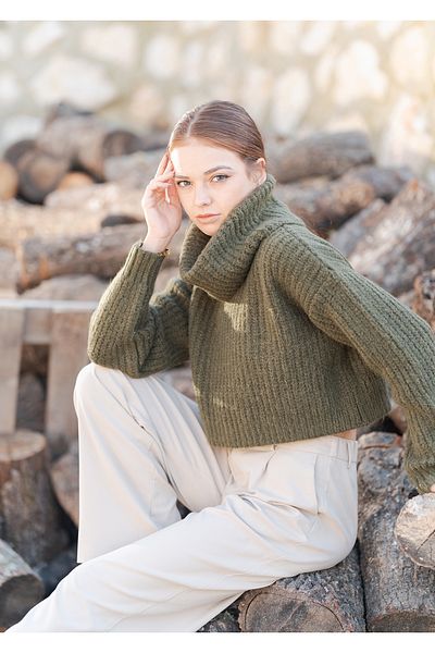VerdeBlanco Turtleneck Knitted Crop Sweater