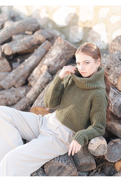 VerdeBlanco Turtleneck Knitted Crop Sweater