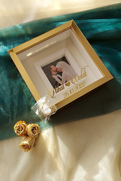 Verda Çerçeve Ledli 25x25 Cm Fotoğraf Bölümlü Gold Pleksi Kaplı Verda Anı Çerçevesi-6 Cm Derinlikli Anı Çerçevesi