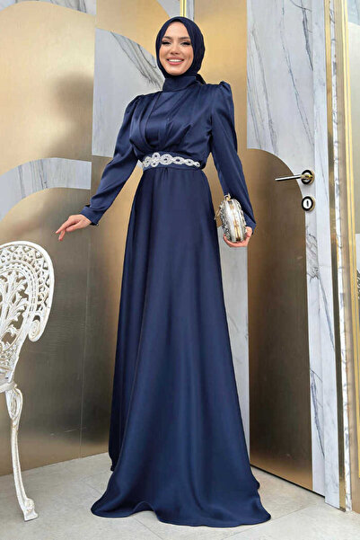 Bym Fashion 3863 övvel díszített szatén ruha sötétkék