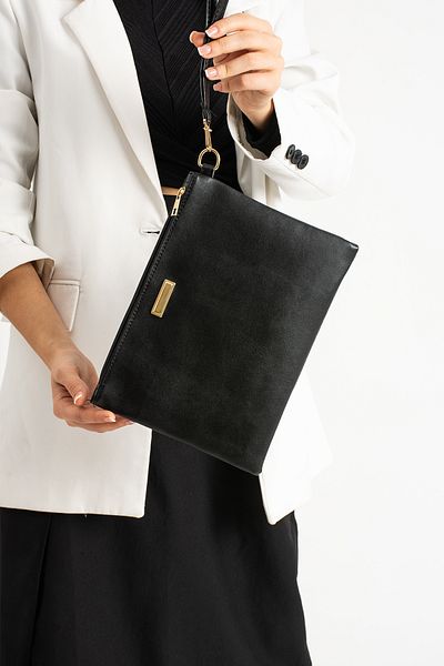 Bagfoni Portfolio Clutch Bag s černým kovovým příslušenstvím a popruhem na ruku 25x19 cm