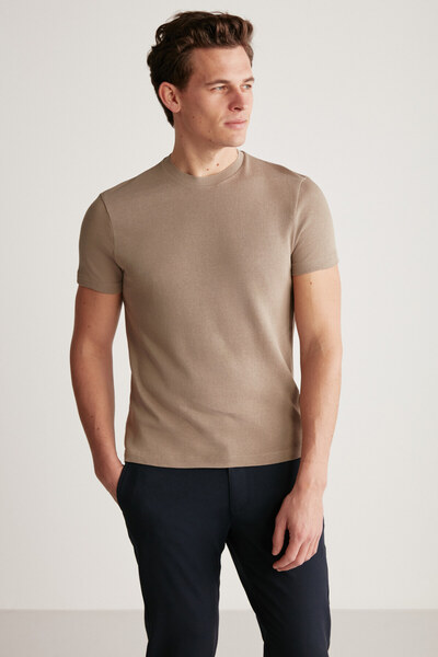 GRIMELANGE Μπλουζάκι με υφασμάτινο πλεκτό γιακά με χοντρή υφή, ανδρικό πλεκτό μπλουζάκι Jeremy με λεπτή εφαρμογή