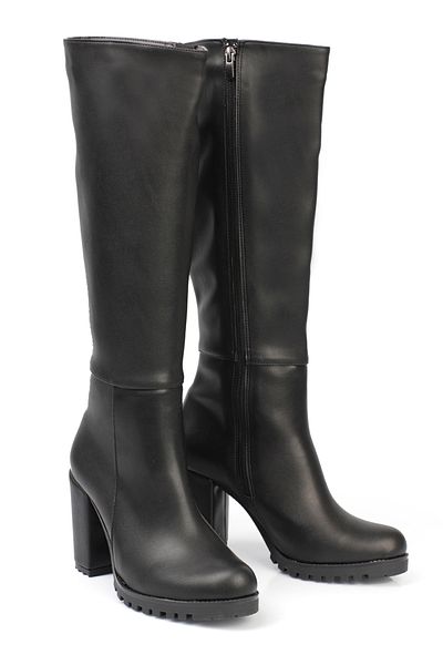 Capone Outfitters Damenstiefel mit runder Zehenpartie und Trac-Sohle und mittlerem Absatz