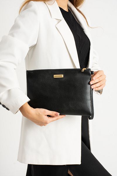 Bagfoni Portfolio Clutch Bag s černým kovovým příslušenstvím a popruhem na ruku 25x19 cm