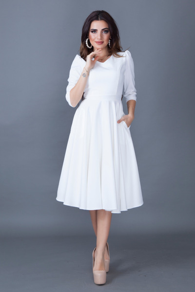 NO48 Λευκό φόρεμα τριών τετάρτων με λαιμόκοψη V με υφαντό ύφασμα με φουσκωτό μίντι μήκος