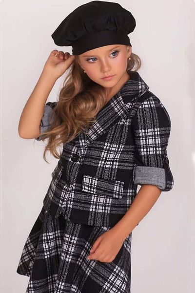 Riccotarz Set aus Blazerjacke mit Karomuster und schwarzem Rock für Mädchen