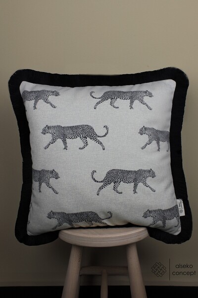 Alseko Concept Husă de pernă decorativă cu model leopard cu ciucuri negre 43x...