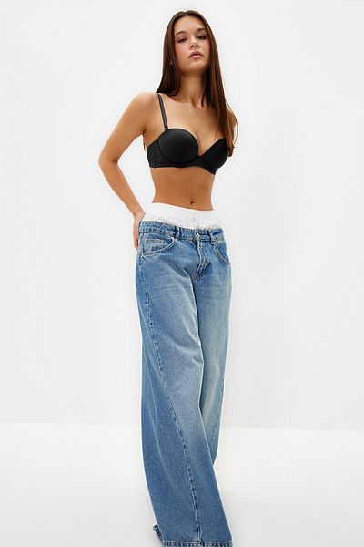 Trendyol Collection Extra gepolsterter/Push-Up-T-Shirt-BH mit schwarzen Seilträgern, gestrickter BH THMAW21SU0058
