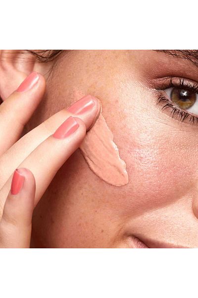 Oriflame NCOLOR
Peach Oil Extract Makeup Base and Brightening
