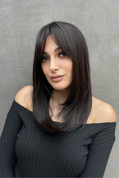 TAKIŞTIR شعر مستعار أسود اللون بتفاصيل غرة ومقطع بطبقات