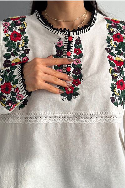 FEMELLE Women's Button Detailed Embroidered Embroidered Vintage Blouse