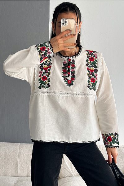 FEMELLE Women's Button Detailed Embroidered Embroidered Vintage Blouse