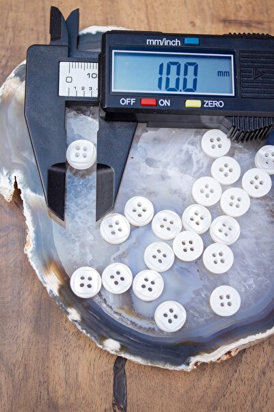 BUTTONHOUSE 25 Polyester Buttons 10 mm