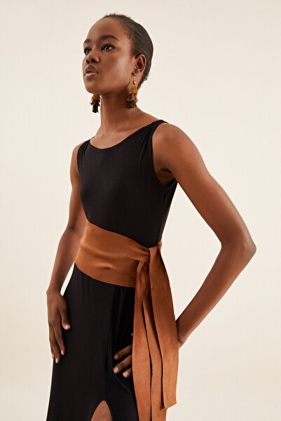 Quincey Γυναικείο μαύρο σουέτ φόρεμα με ζώνη