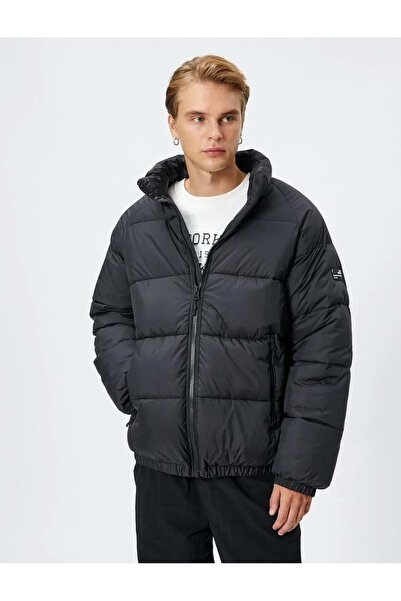 Koton Şişme Mont Dik Yaka Fermuarlı Etiket Baskılı Cep Detaylı 4wam20063hw Siyah