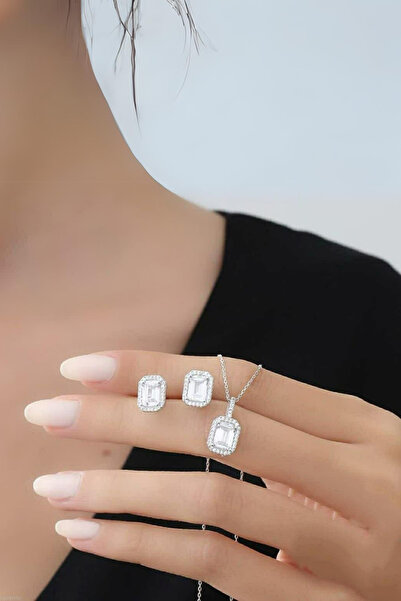 Crystal Diamond Zirconia Işıklı kutuda 1.50 karat baget set