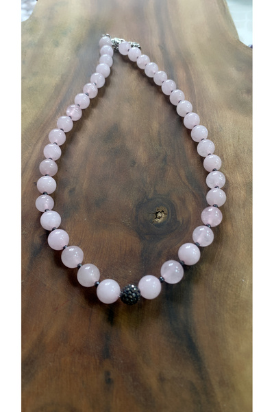 Takkı by Handan Pembe kuvars taşı tasarım kolye