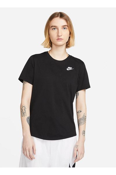 Nike Sportswear Club Essentials T-Shirt