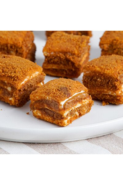 BULUTLAR KURUYEMİŞ 1000 جرام لوتس كريم تركي