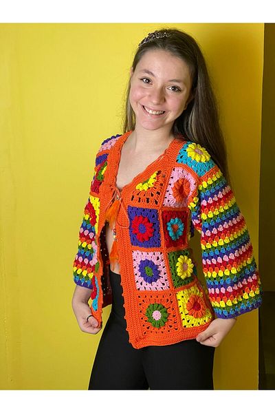 Gönülden Tasarım Jachetă cardigan sezonieră cu mâneci spaniole, tricotată manual în relief
