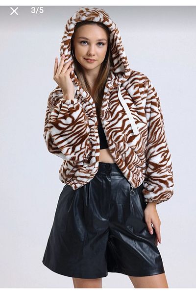 Butik Beyza Плюшено яке с качулка и шарка на зебра