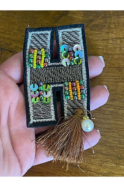Gönülden Tasarım 8X6 CM CU CIUCURI PAILLETTE CUSUT HAPĂ LITERA H APPLICATĂ PATCH ARMĂ CUSUT HOBIE Negru