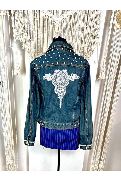 Madame Lucid سترة من قماش الدنيم بتصميم مصنوع يدويًا مع شرابات من اللؤلؤ والأ...