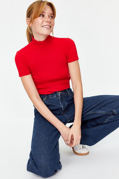 Trendyol Collection Piros testhezálló, magas gallérral, bordázott, rugalmas kötött blúz TWOSS21BZ0780