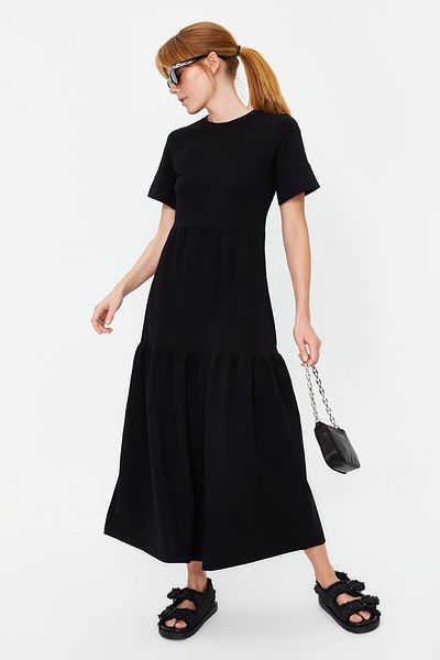 Trendyol Collection Schwarzes gerafftes Kurzarm-Maxikleid aus Strick TWOSS24EL00132