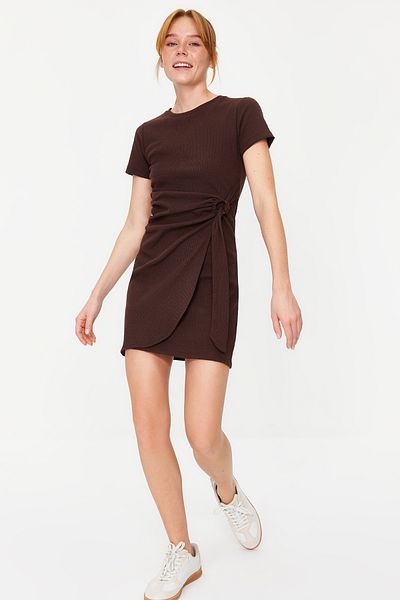 Trendyol Collection Καφέ γραβάτα Λεπτομερές πλεκτό με λαιμόκοψη Μίνι πλεκτό φόρεμα TWOSS22EL0751