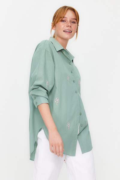 Trendyol Collection Bawełniana haftowana szczegółowa koszula oversize - khaki z wzorem kwiatowym TWOSS22GO0246