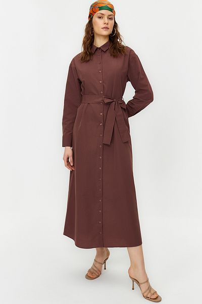 Trendyol Modest Hnědý pásek s manžetou, knoflík s manžetou, bavlněné tkané košilové šaty Tctss23Eb00072