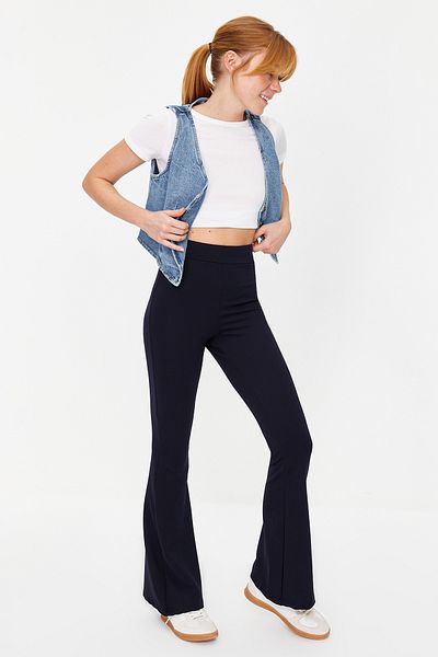 Trendyol Collection Sötétkék, bordás, fényes/spanyol láb magas derekú, rugalmas kötött leggings nadrág TWOSS23PL00135