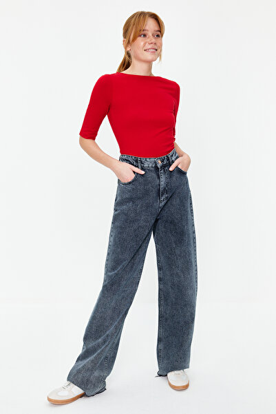 Trendyol Collection Piros, testhezálló csónaknyakú, rövid ujjú pamut sztreccs kötött blúz TWOSS24BZ00076