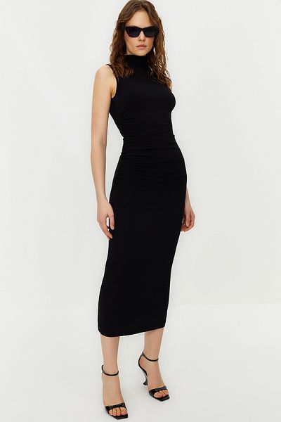 Trendyol Collection Černé šaty s nulovým rukávem překryté bodycone/vypasované maxi pružné pletené šaty s tužkou TWOSS24EL00101